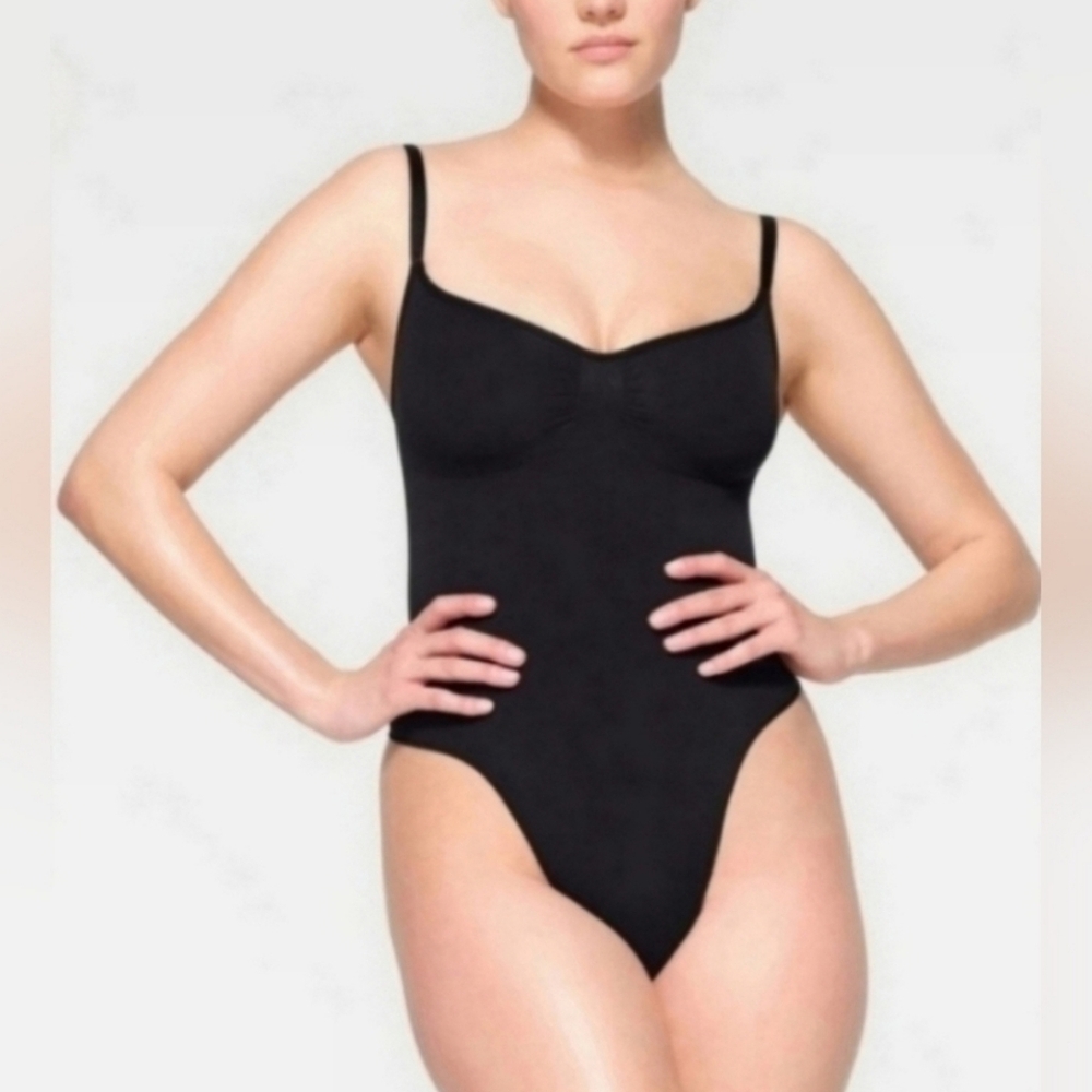 Skims Seamless Sculpting Thong Bodysuit Onyx Black Shapewear Small NWOT